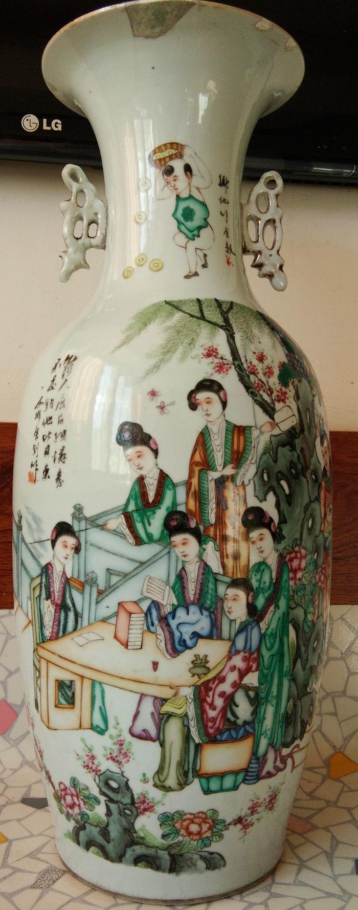 余钊画300件粉彩红楼梦双彩人物大瓶