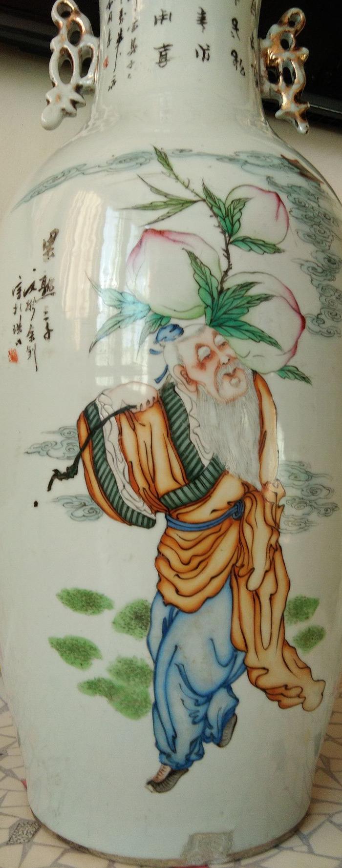 余钊画300件粉彩红楼梦双彩人物大瓶