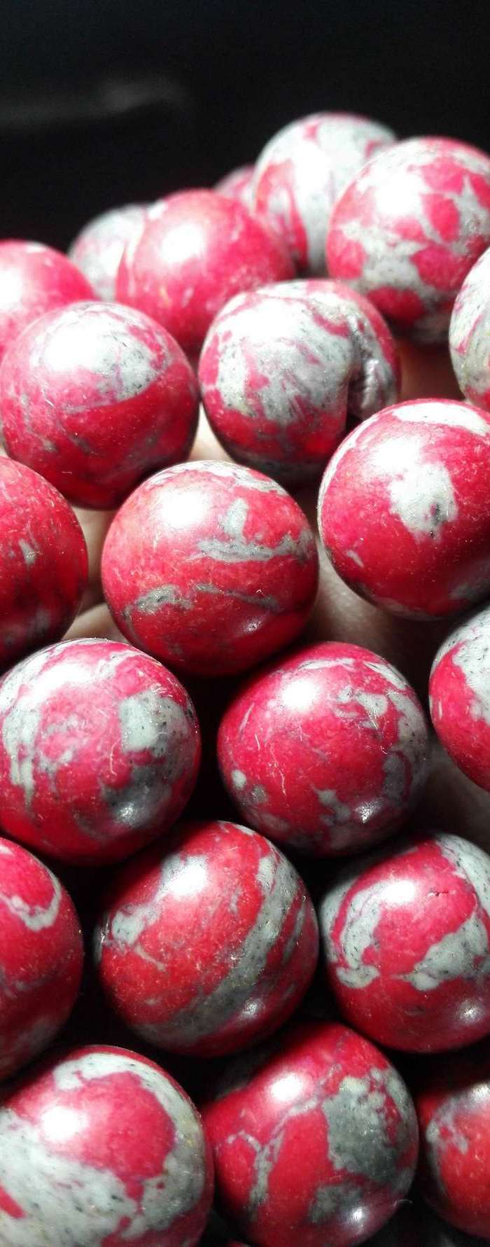   描述:颗颗都是正宗的鸡血石珠子