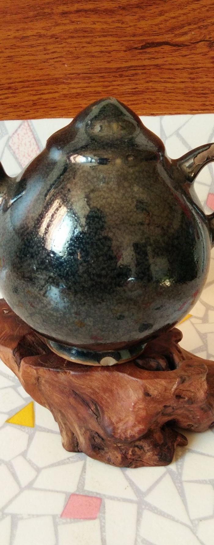 清乾隆铁锈花釉倒流壶