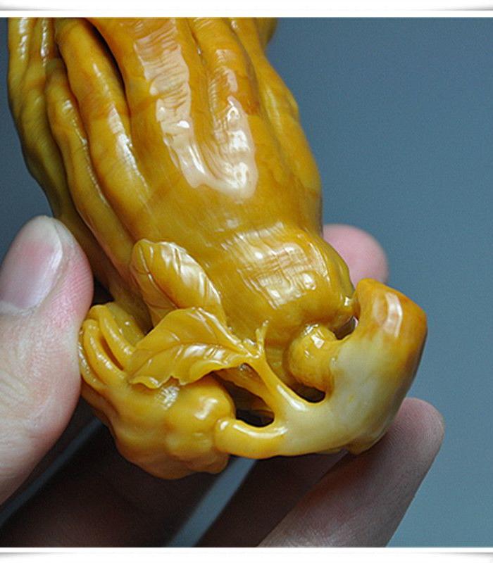 寿山石雕黄芙蓉石佛手瓜把件摆件