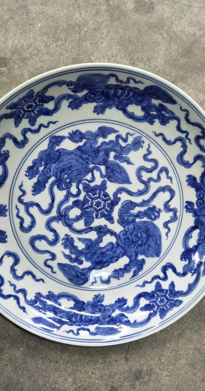 成化青花狮子绣球大盘