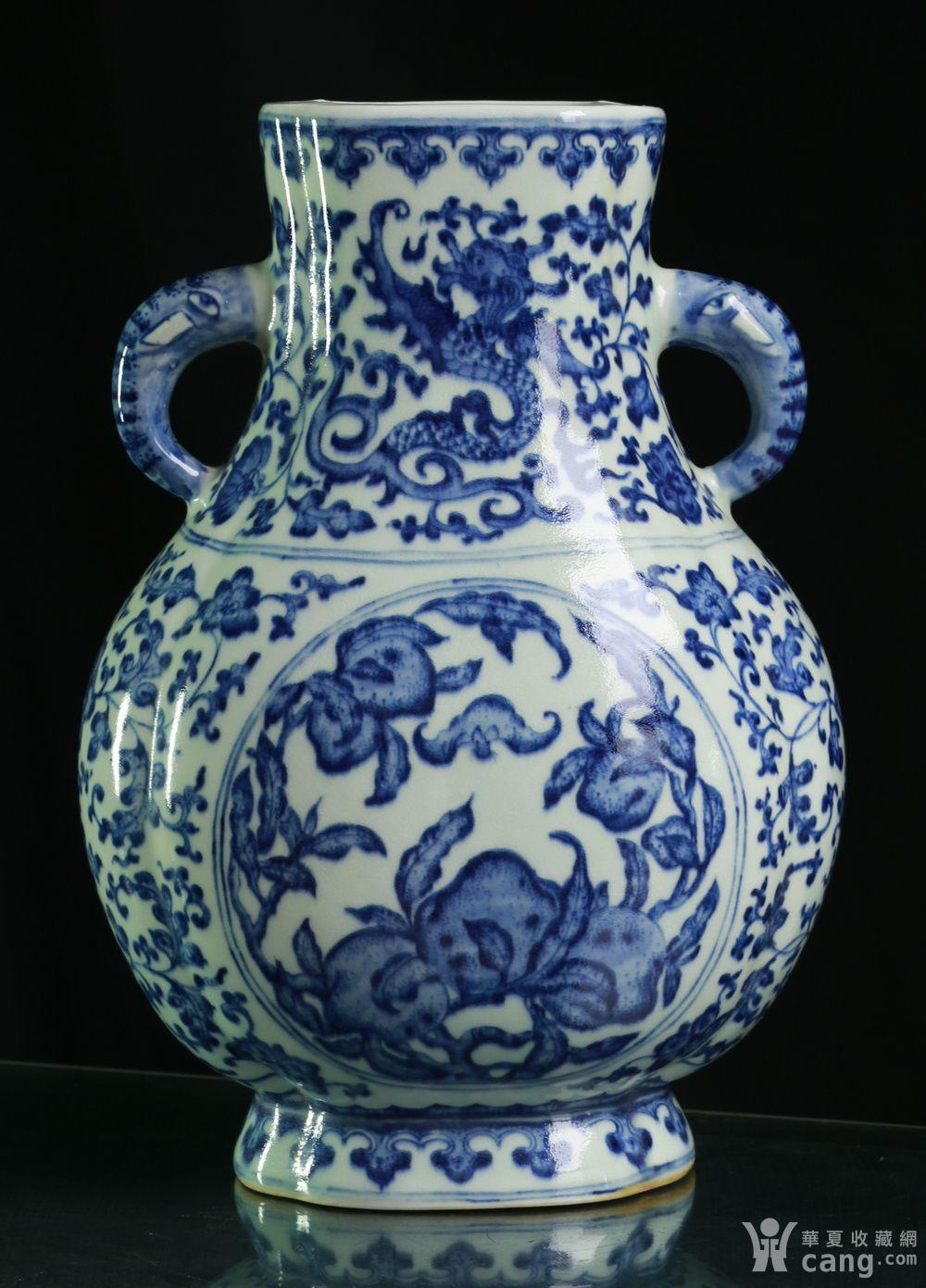 清乾隆官窑 仿宣德晕散青花开光寿桃螭龙纹象耳尊精品