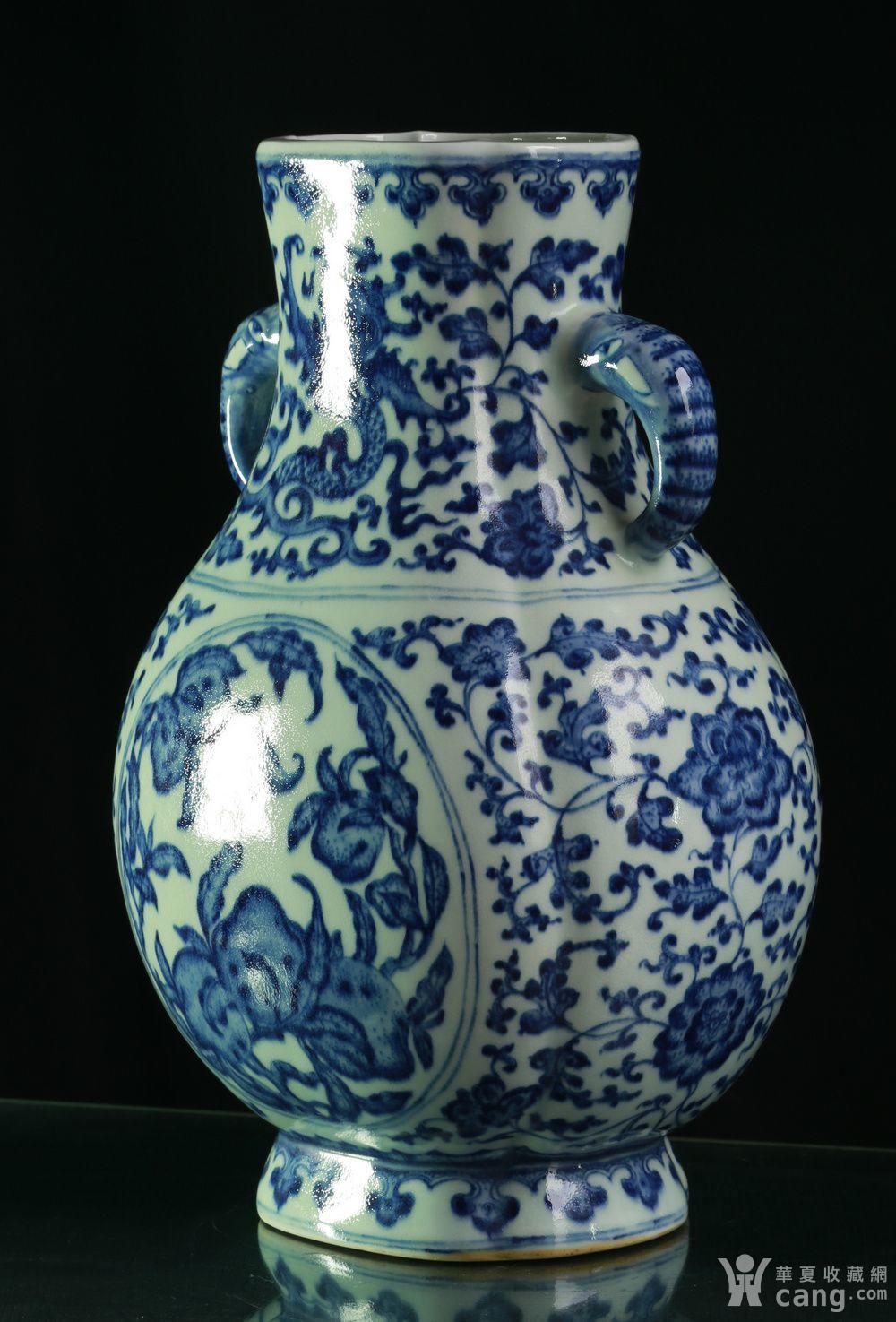 清乾隆官窑 仿宣德晕散青花开光寿桃螭龙纹象耳尊精品