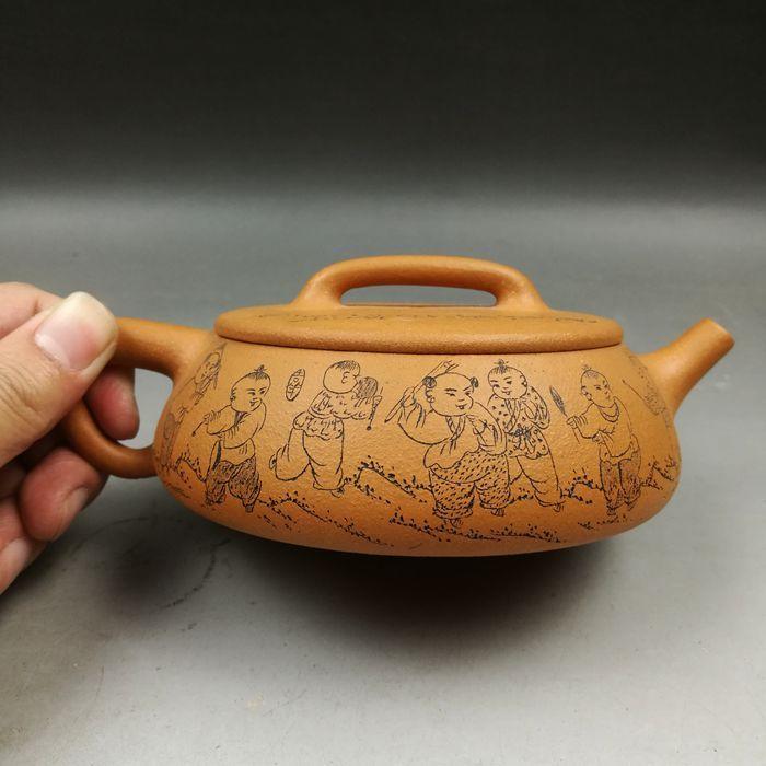 刻绘群乐图紫砂壶