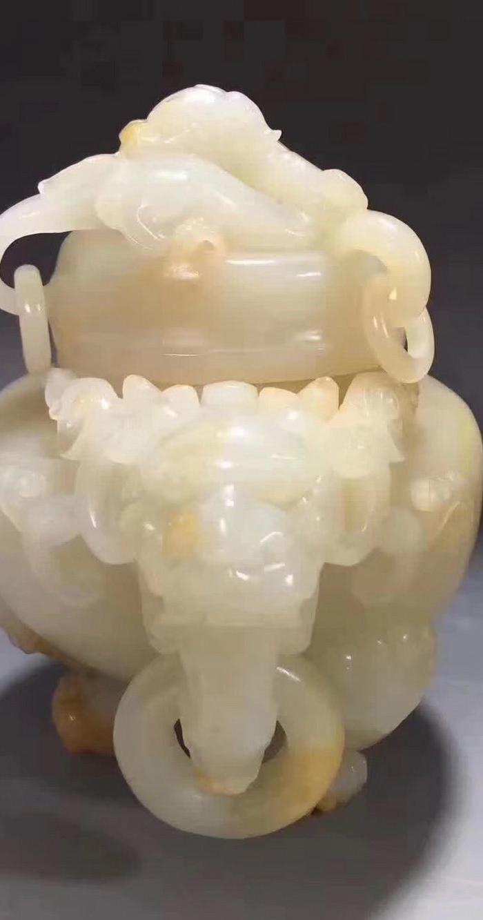 清代和田玉三足象耳活环螭龙香炉