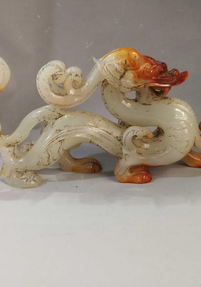 战汉玉对龙摆件