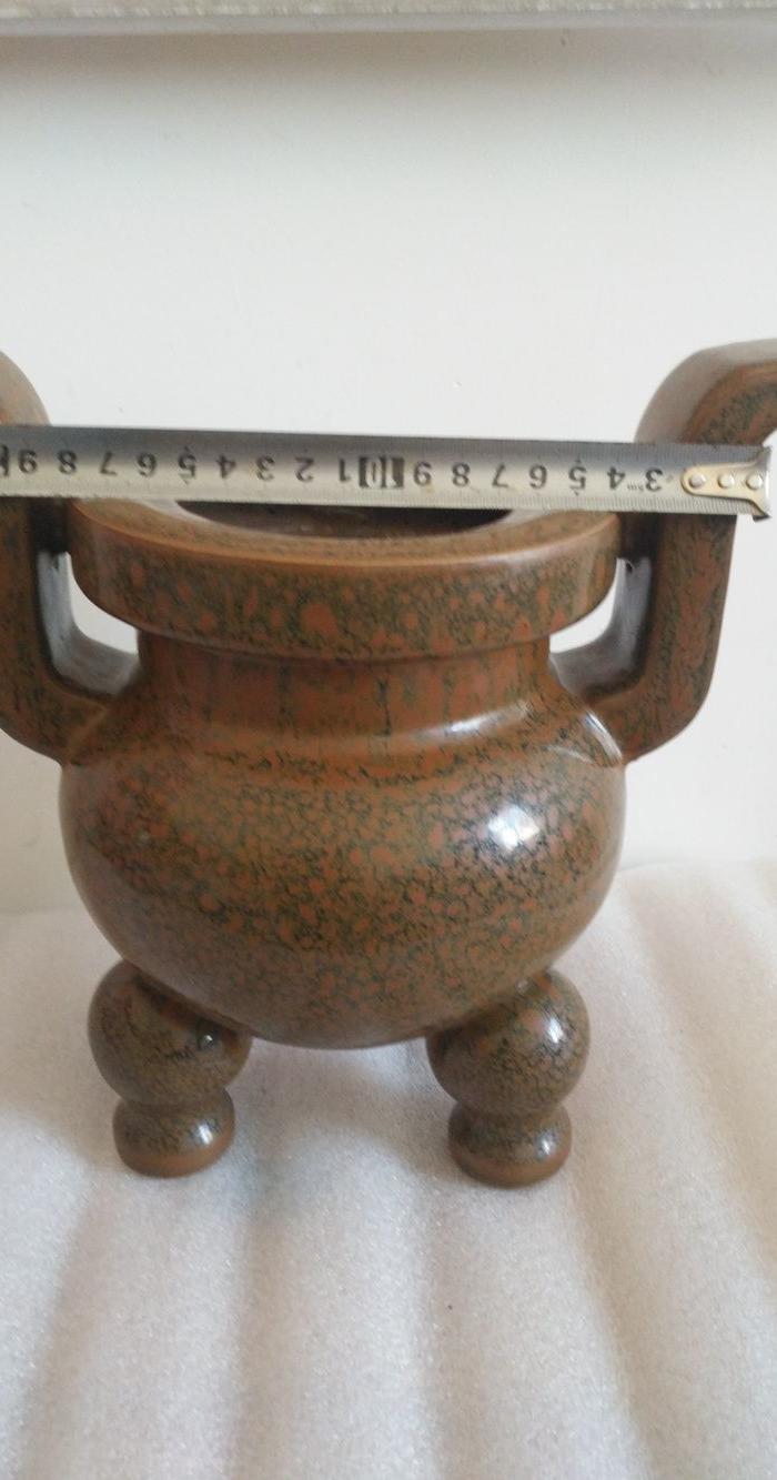            描述:建窑铁锈花香炉