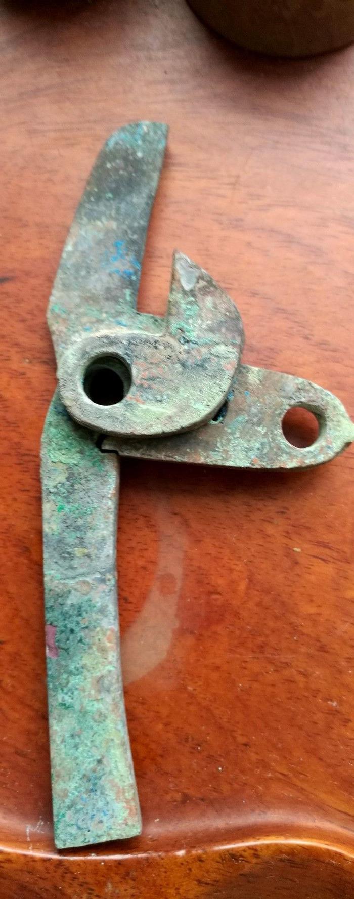 打磨细腻的 大弩机