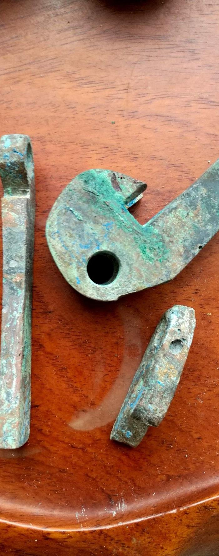 打磨细腻的 大弩机