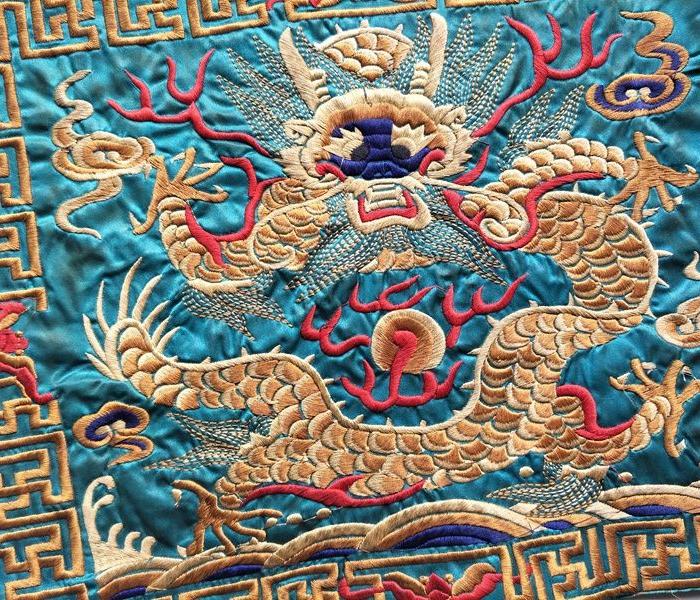 乡下收的龙纹刺绣补子