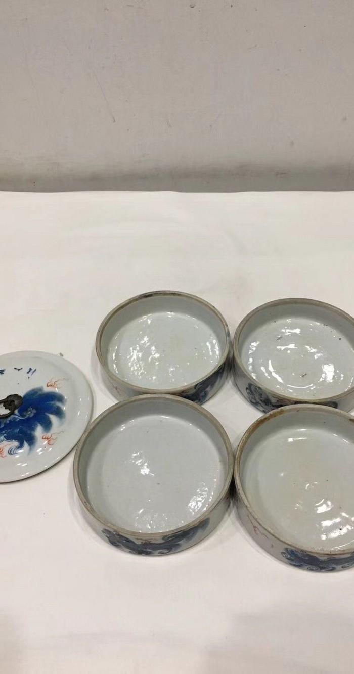 底款李金顺造,除一格有点脱彩,其余全品.