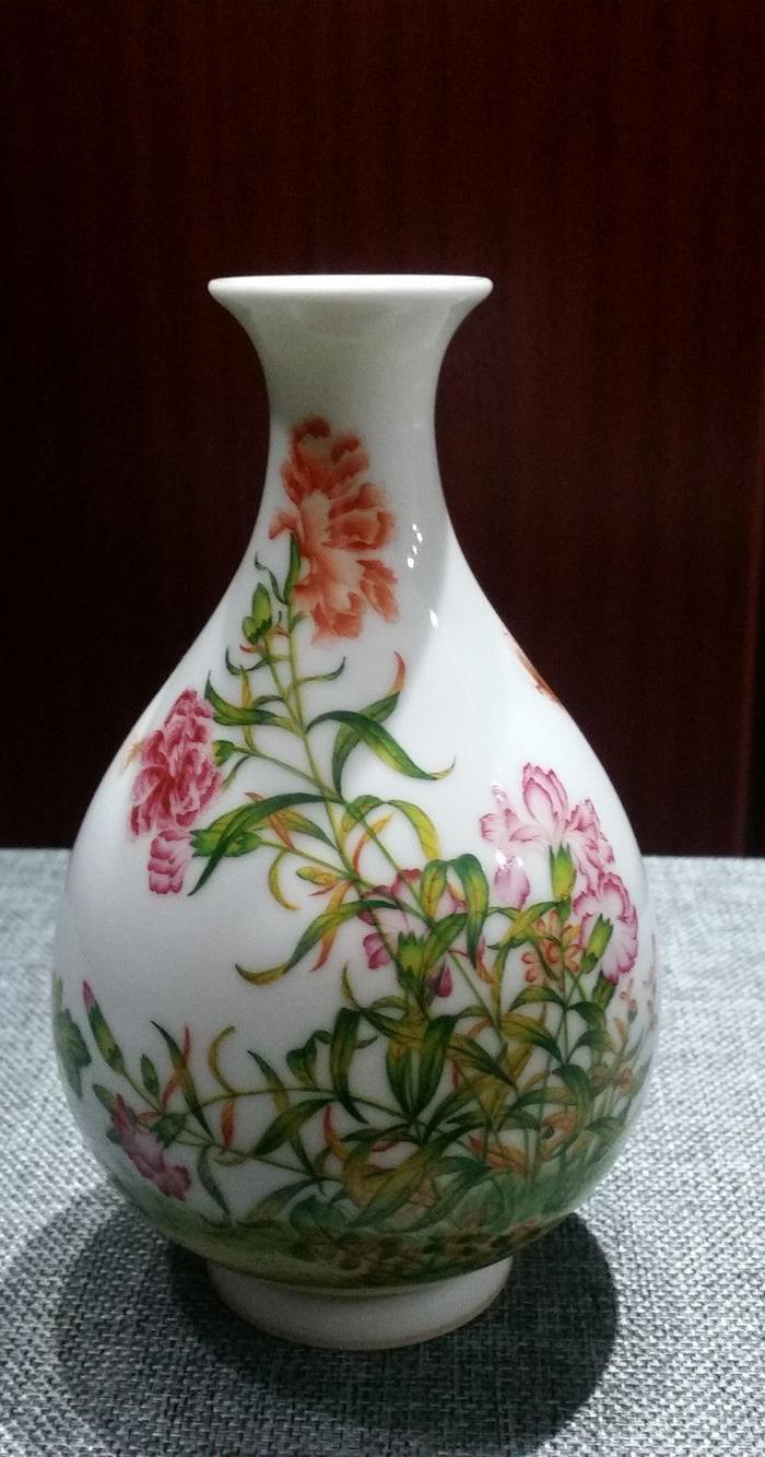 乾隆珐琅彩花卉玉壶春 郎世宁绘