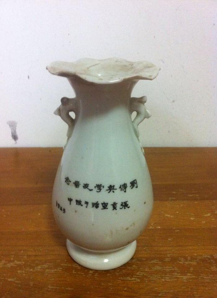 民国白釉粉彩梅瓶