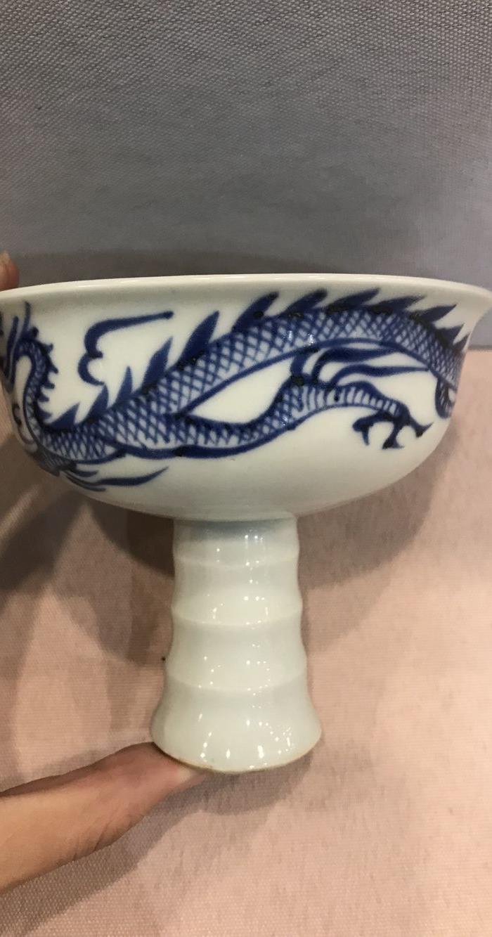 元青花龙纹高足杯