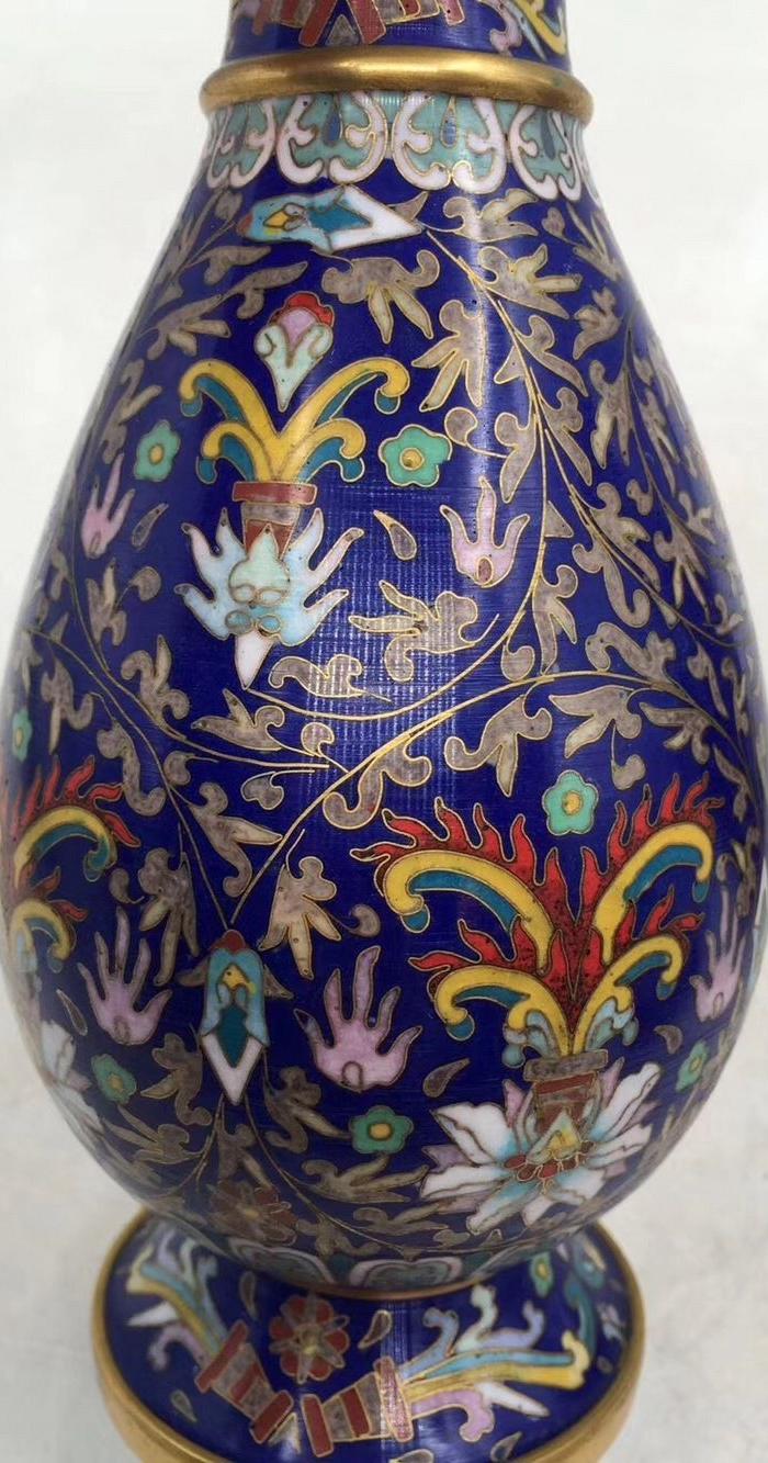 蓝地缠枝莲纹景泰蓝赏瓶一对