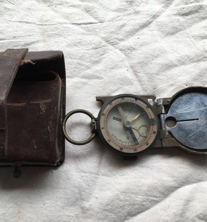 五七式指北针一个带*盒子