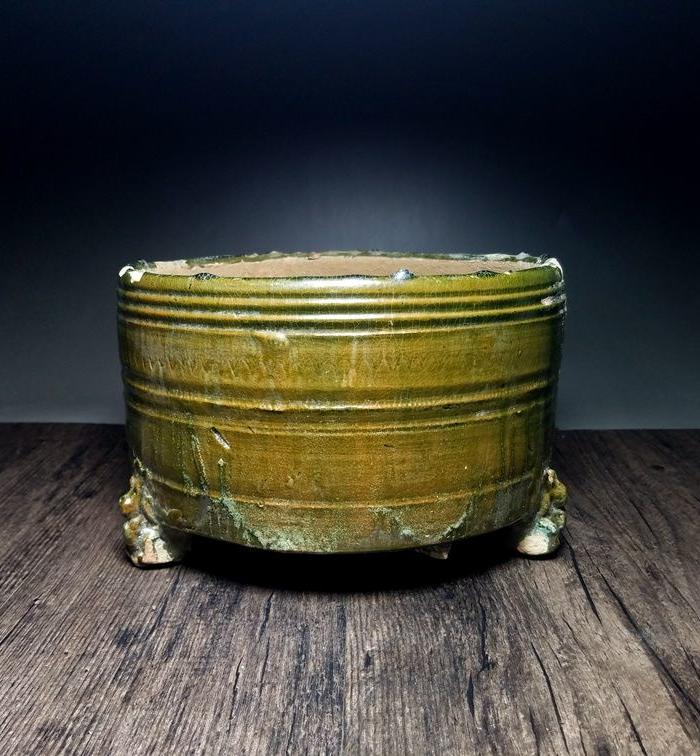 老绿釉熊腿三足奁