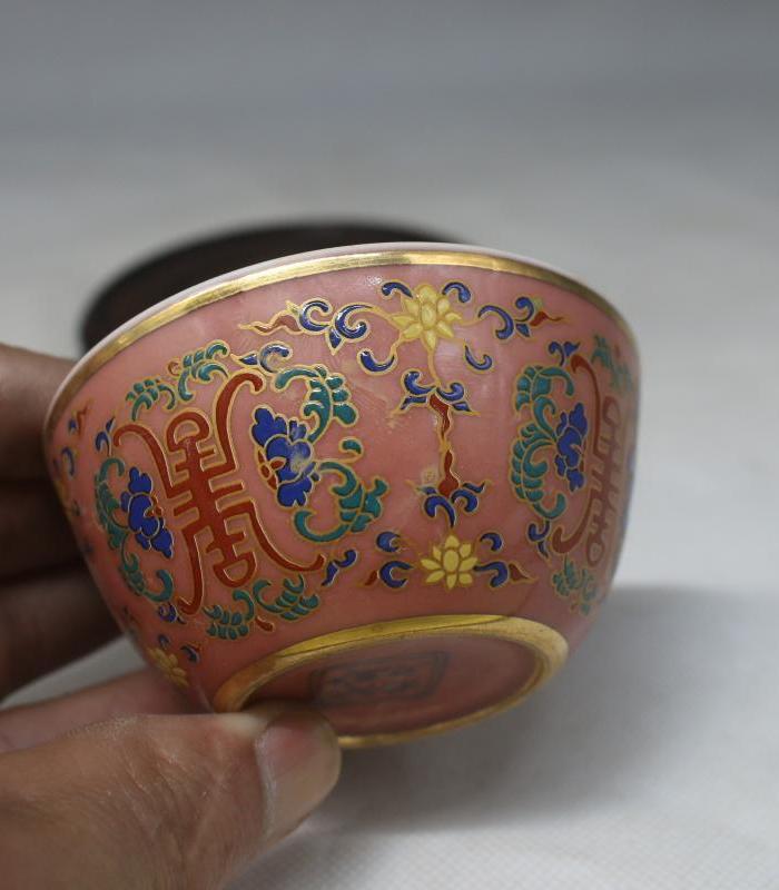 明成化描金珐琅彩寿字纹鸡缸杯