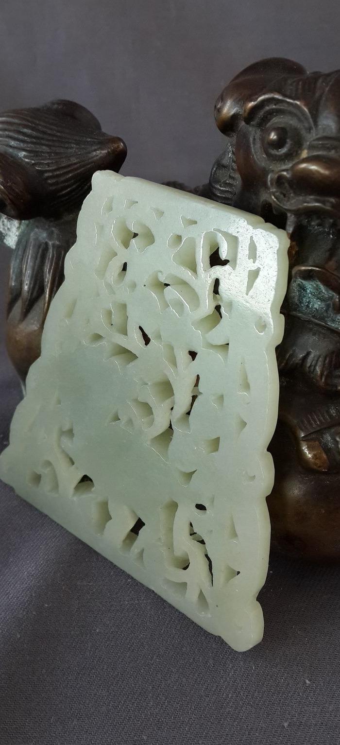 和田青白玉麒麟纹滚龙边梯形镂空大玉佩