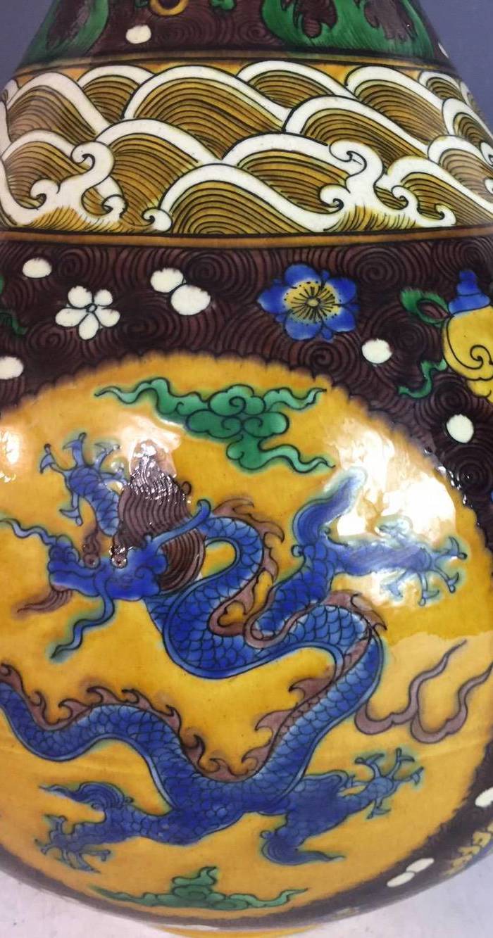 明正德素三彩开窗龙纹玉壶春瓶,高45cm直径30c