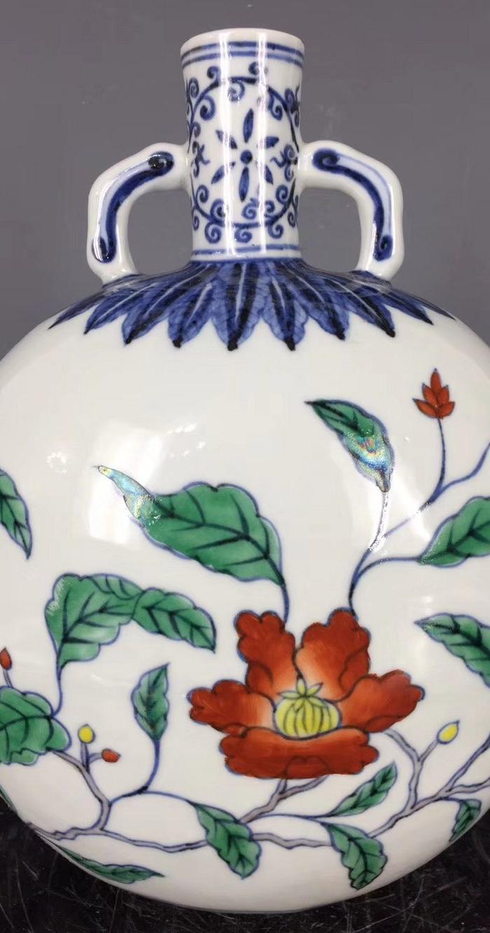 明宣德斗彩花卉纹抱月瓶,高28cm直径21cm