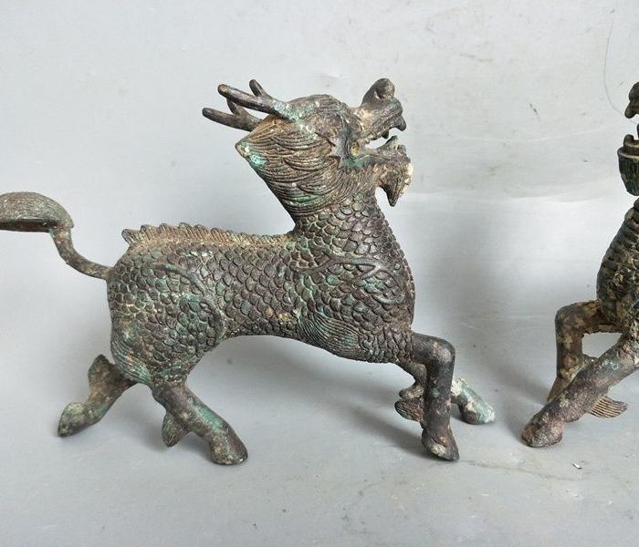 乡下收的老明代老铜麒麟一对