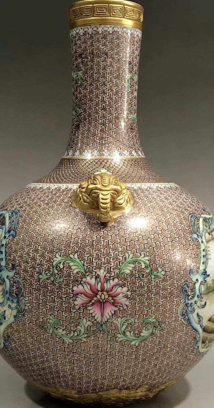 乾隆年制 款人字景描金图案 农家乐人物开光双耳天球