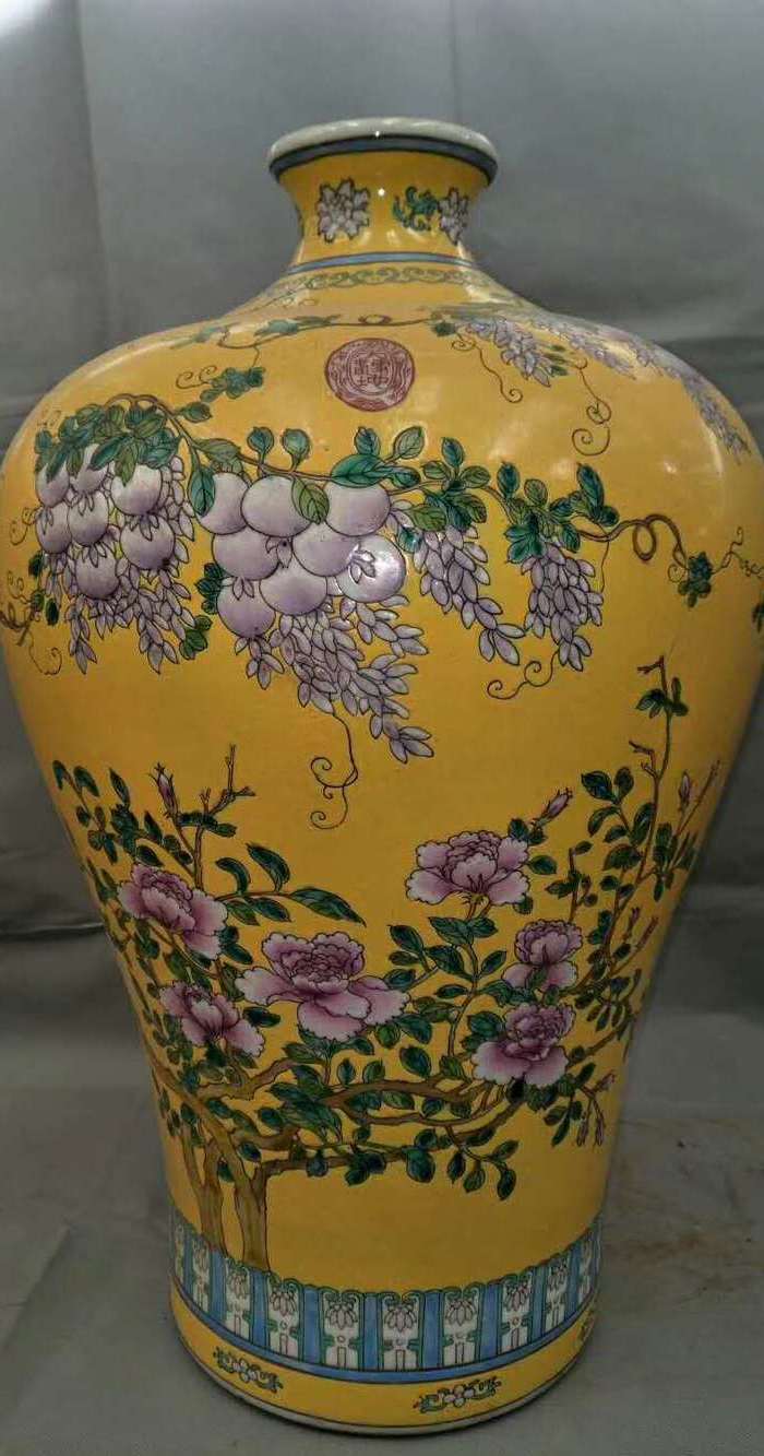 民国手绘黄釉大雅斋梅瓶一对,尺寸大,保存完整,包老