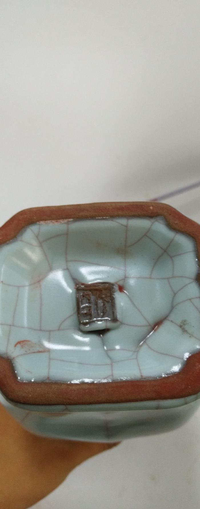 乡下收到带底款刻字汝窑瓶