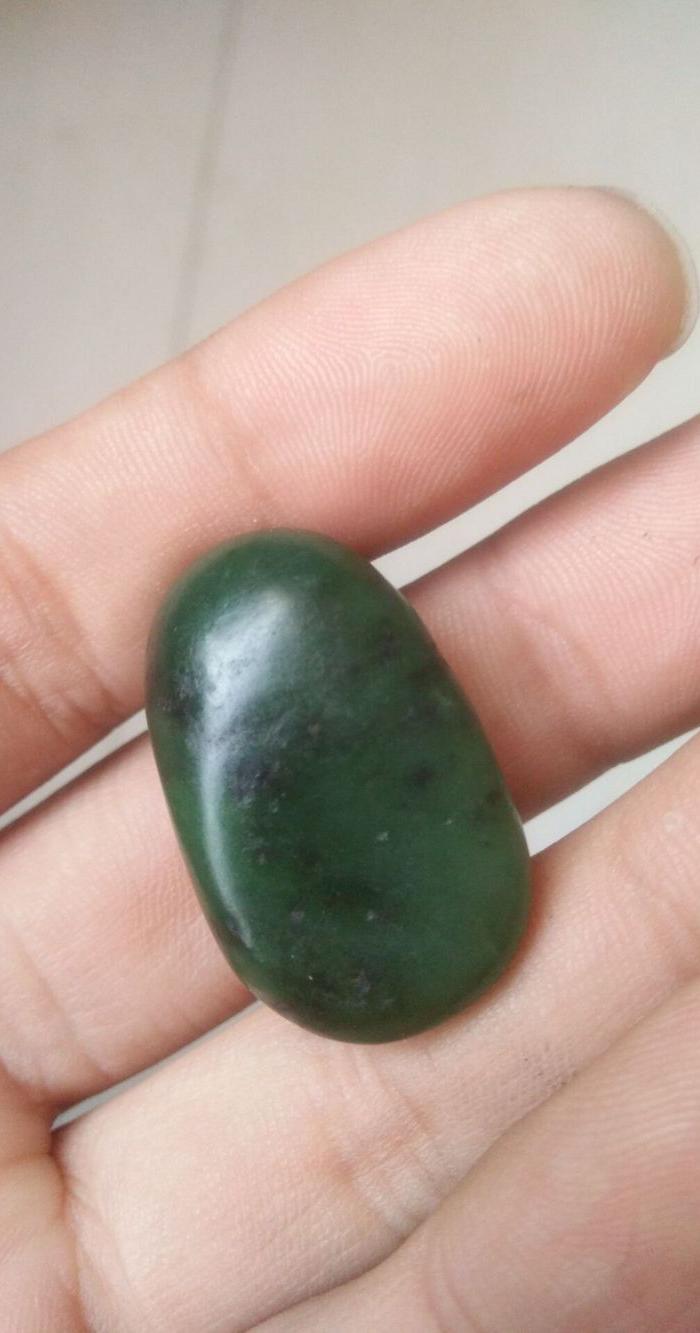 和田玉籽料碧玉独籽