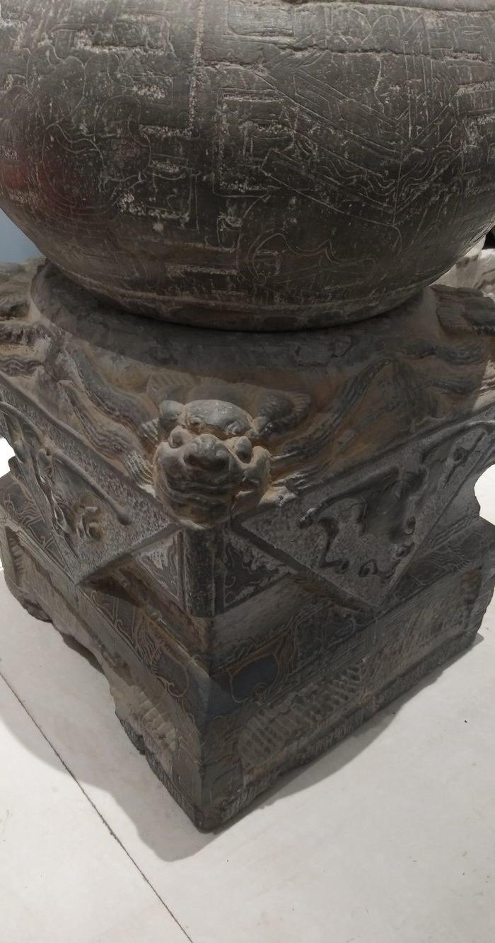 雕刻精美的清代青石石鼓,石蹲一对