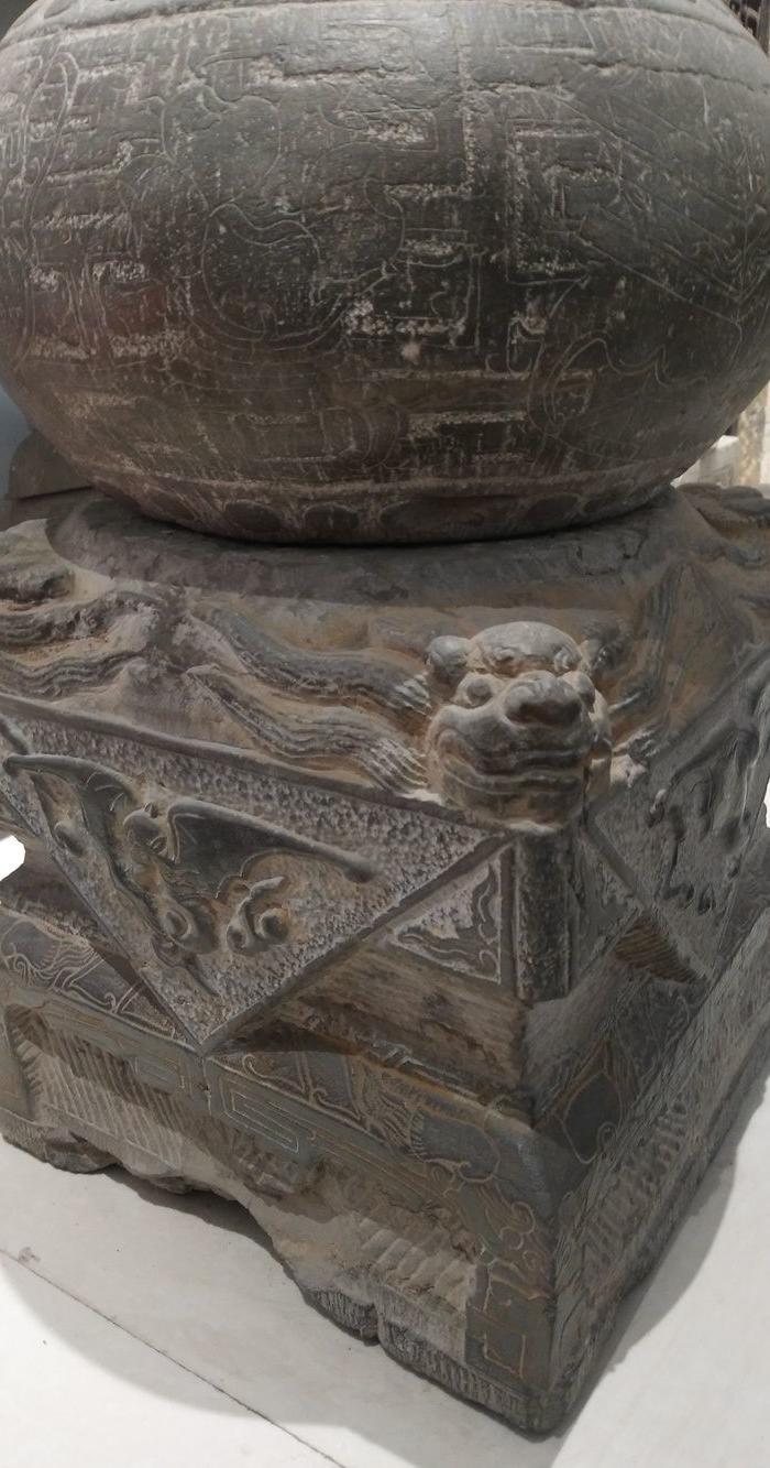 雕刻精美的清代青石石鼓,石蹲一对