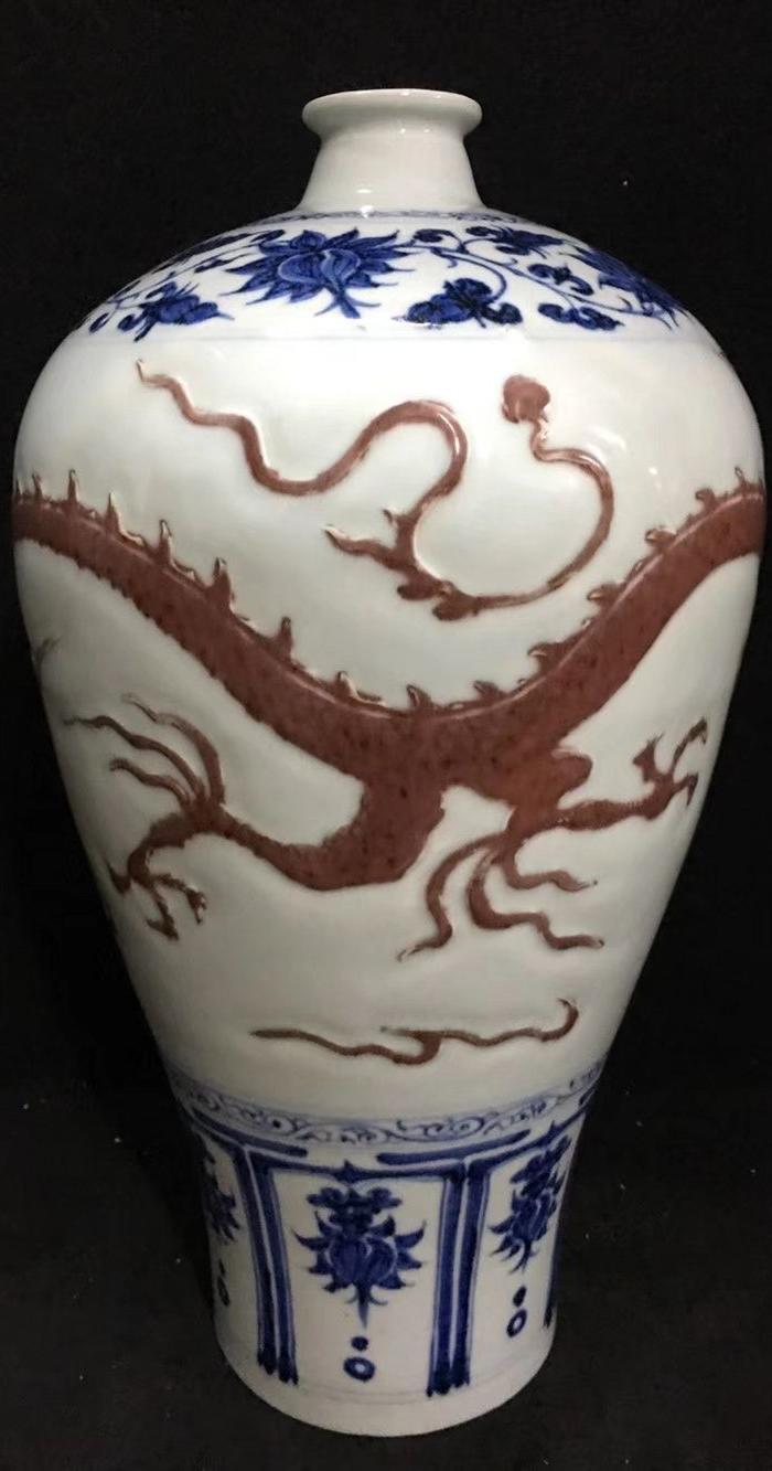 元青花釉里红龙纹梅瓶