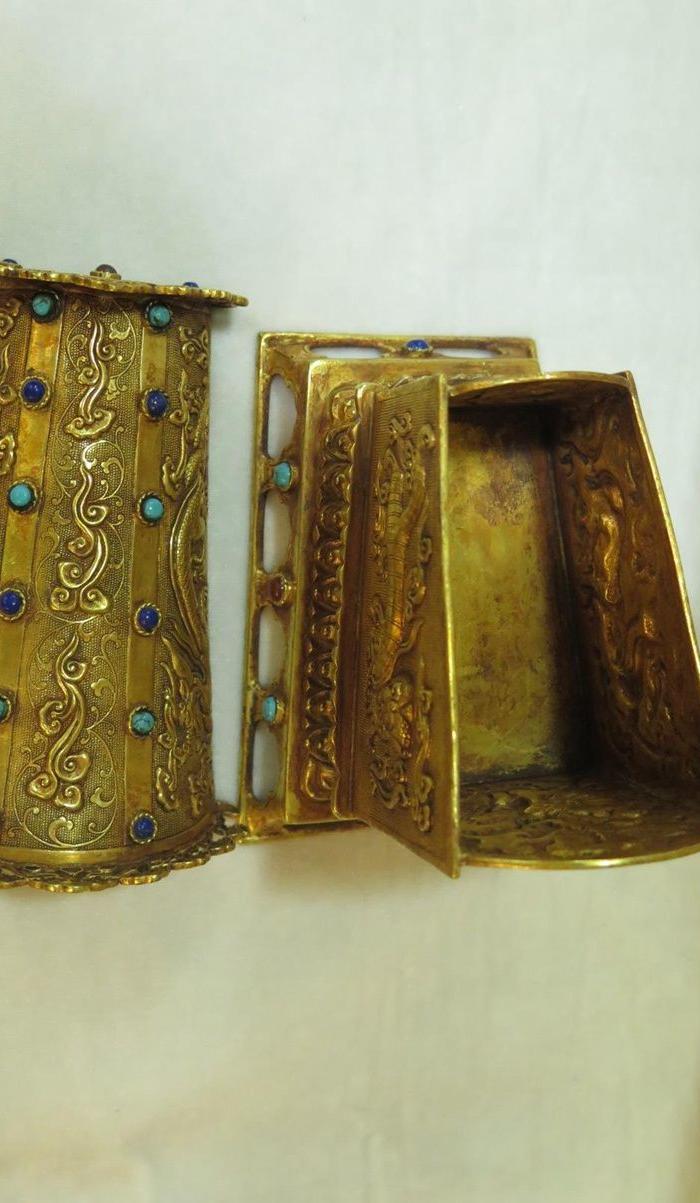 鎏金镶嵌龙纹棺