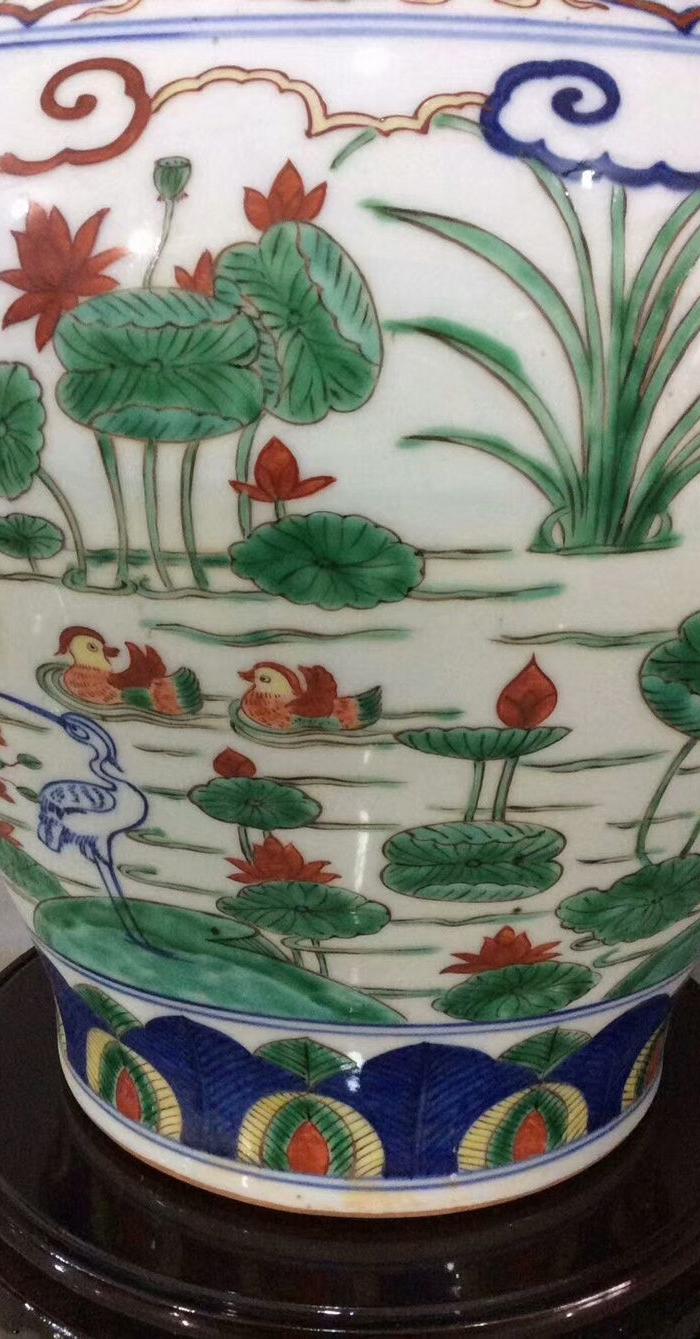 嘉靖 五彩鸳鸯荷花纹罐