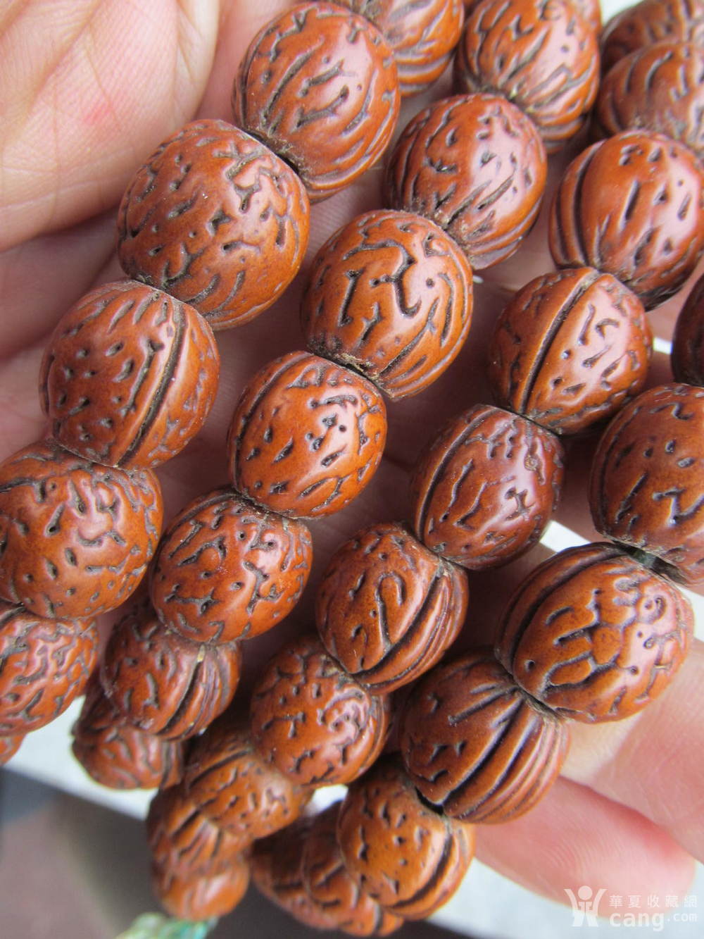 盘玩十多年的桃核串108颗