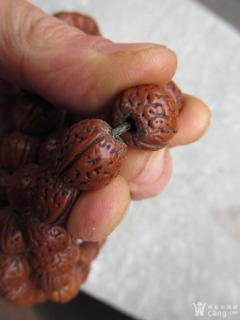 盘玩十多年的桃核串108颗