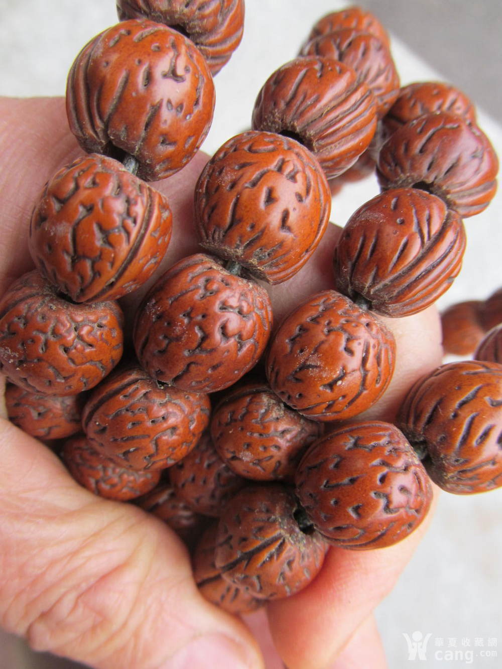 盘玩十多年的桃核串108颗