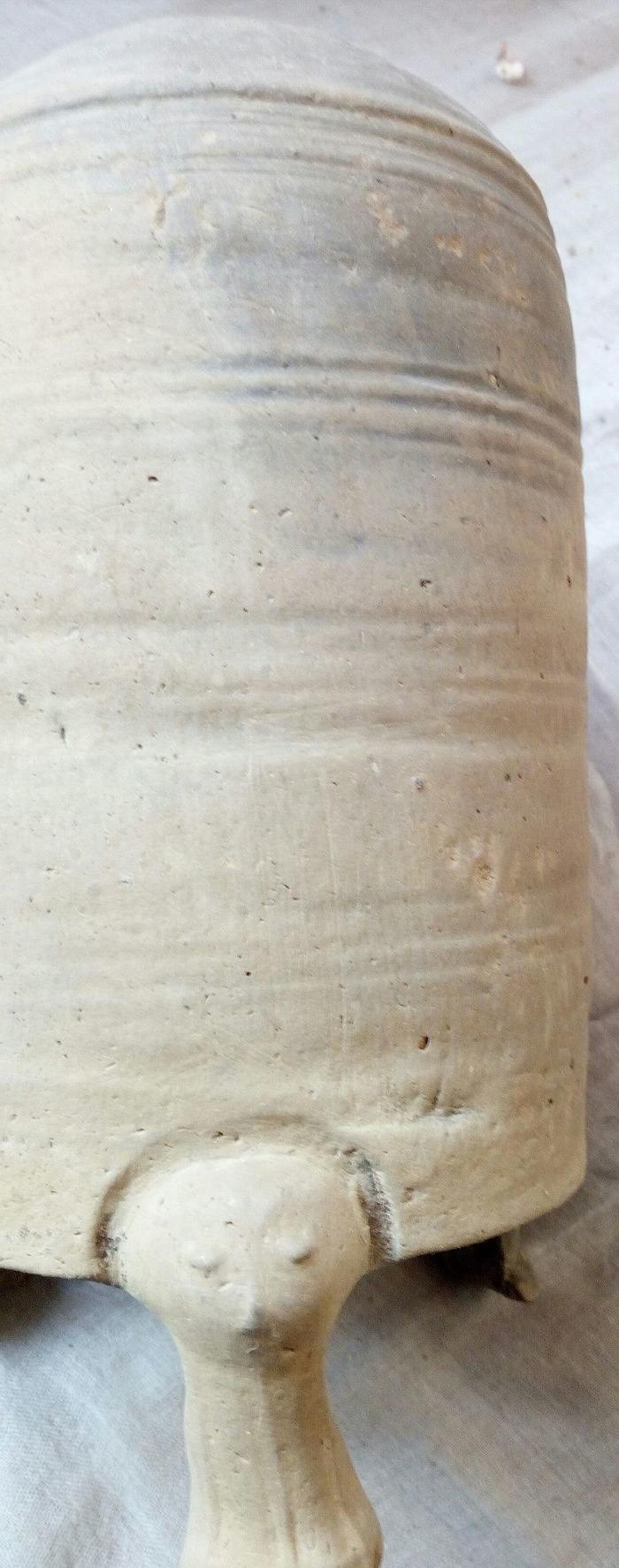 汉 人面三足陶仓