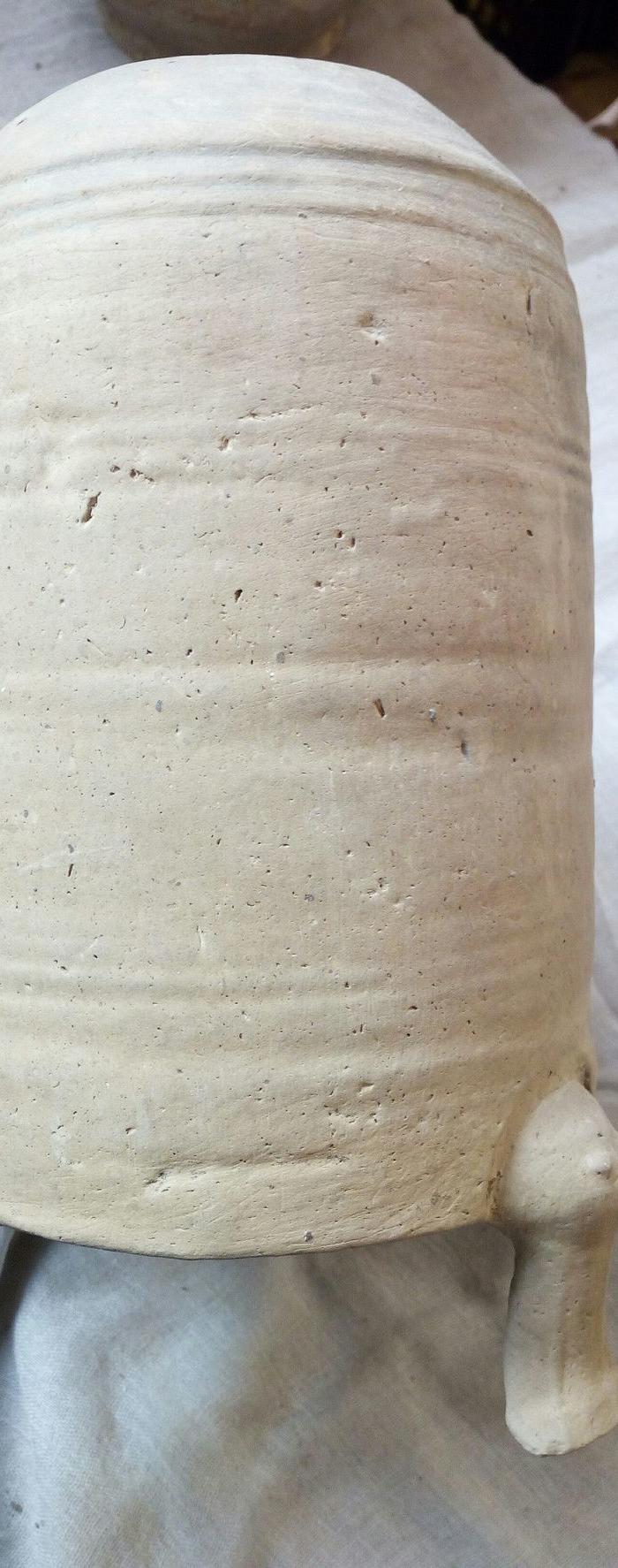 汉 人面三足陶仓