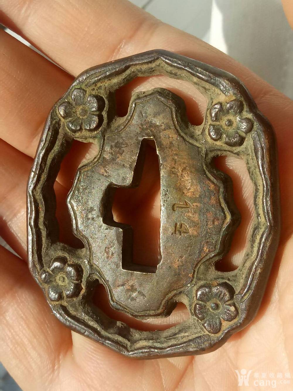 清代梅花枝老铜刀镡