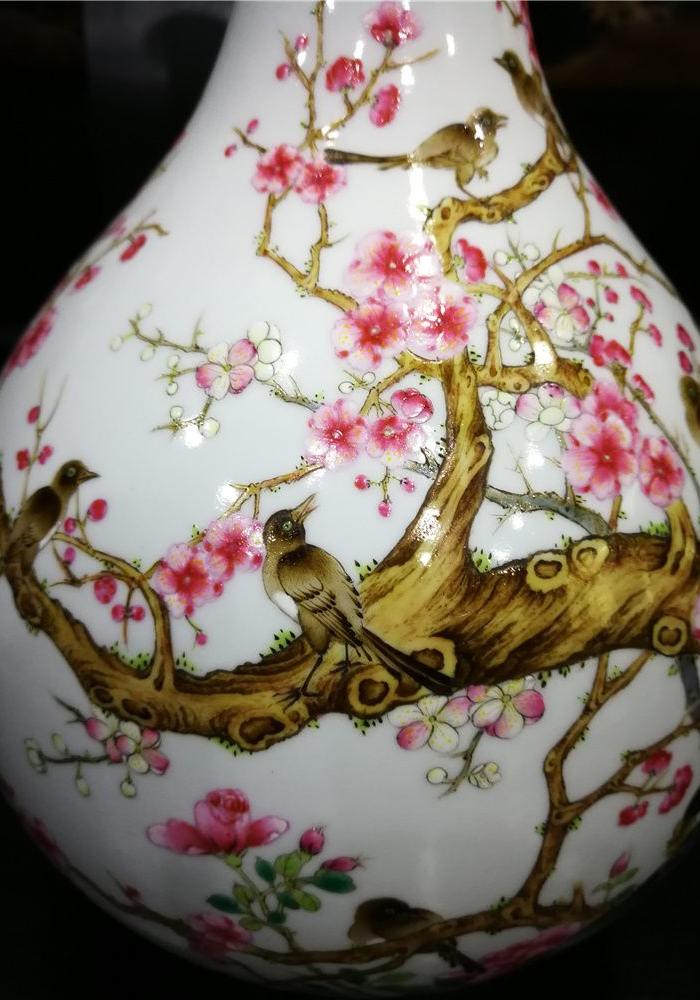 粉彩花鸟瓶