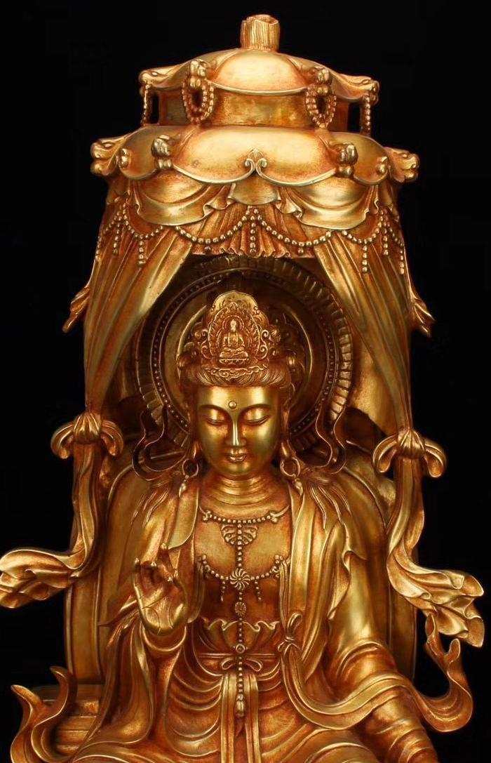 明精铸铜胎鎏金华盖水月观音坐像