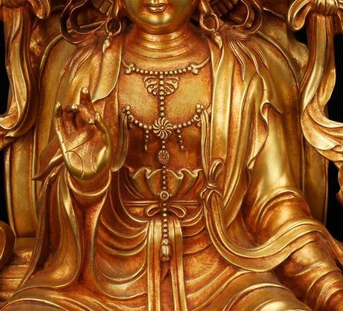 明精铸铜胎鎏金华盖水月观音坐像