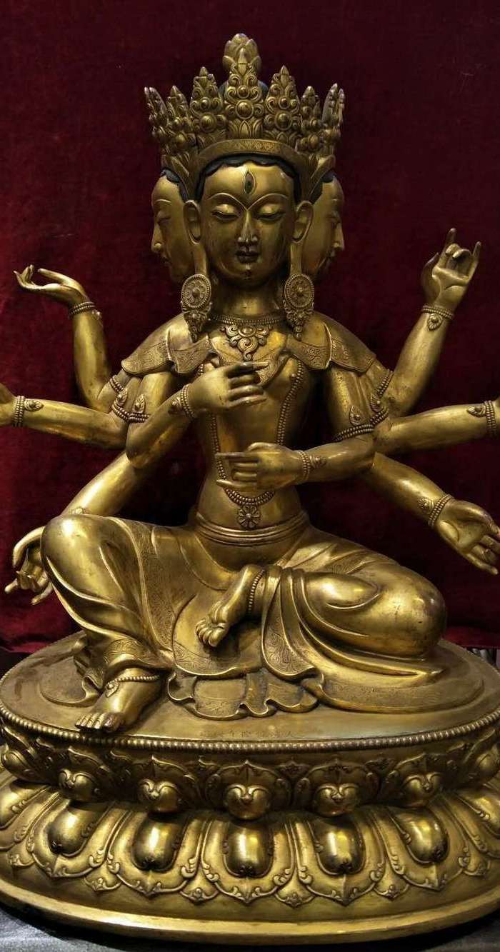 清代乾隆年鎏金三面八臂佛,包老到代,包浆浑厚