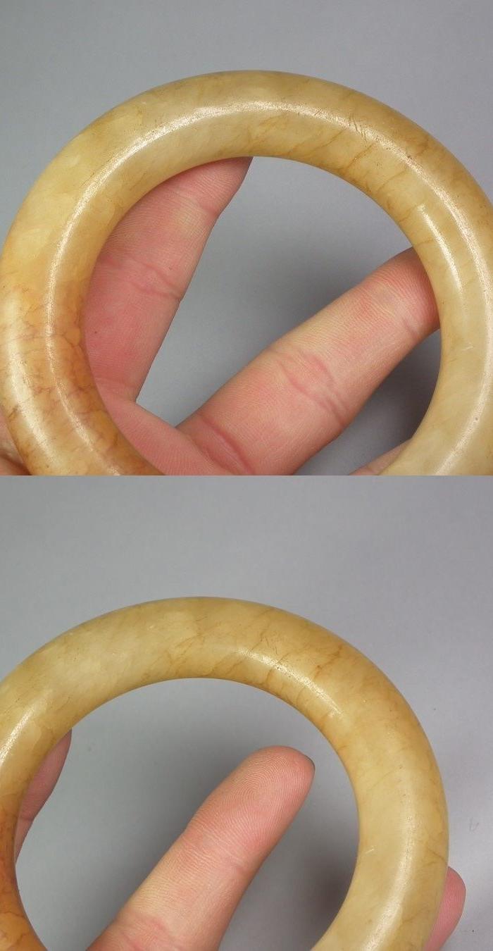 老山黄岫玉粗条带沁大圆手镯