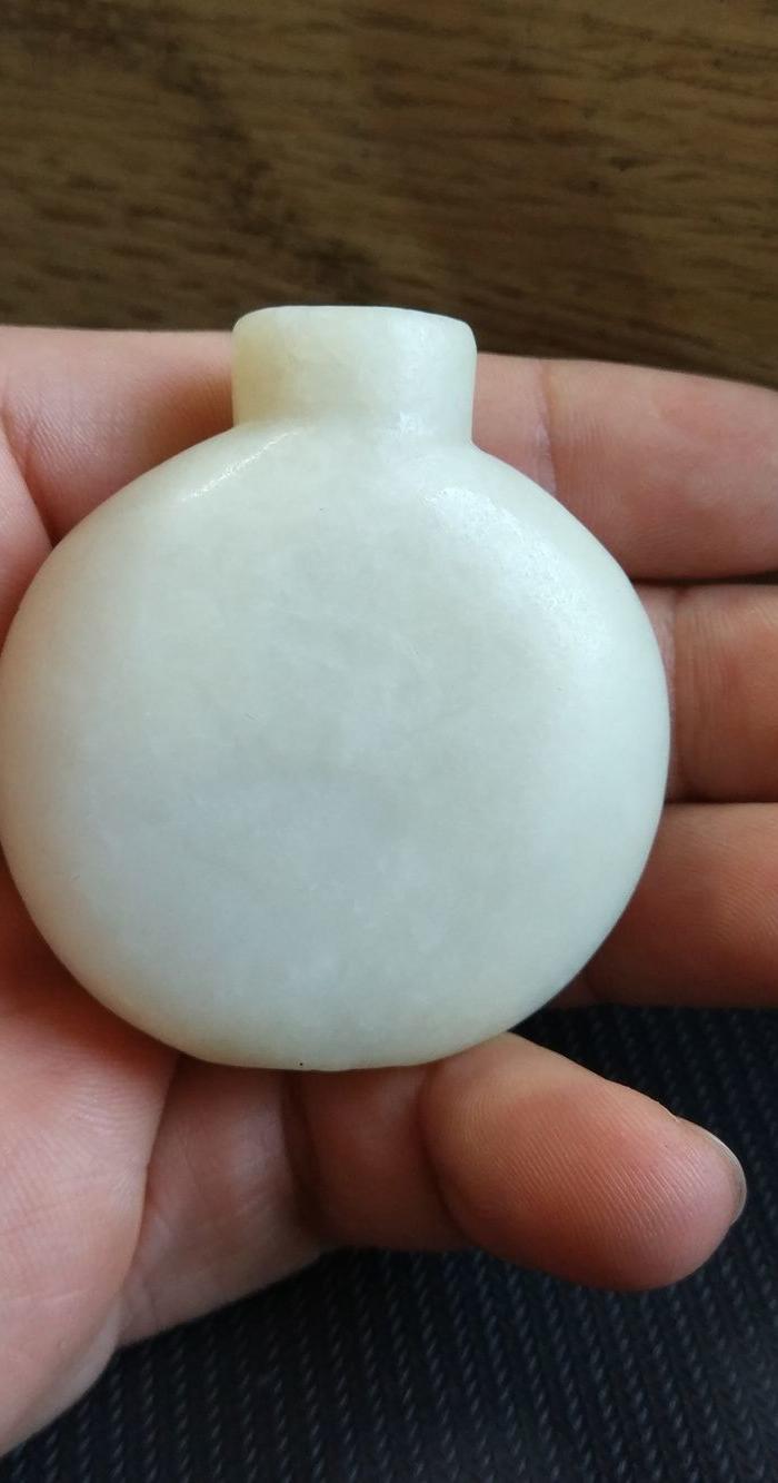 清代和田白玉鼻烟壶