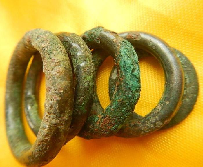 一组战汉青铜环权