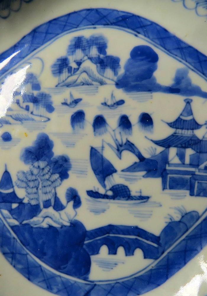 清咸丰青花山水宝塔纹虾尾盘